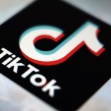 La vente de TikTok est imposée par le Congrès américain qui souhaite que la maison mère chinoise ByteDance cède ce réseau social, très populaire aux Etats-Unis. (photo d'illustration) KEYSTONE/AP/KIICHIRO SATO